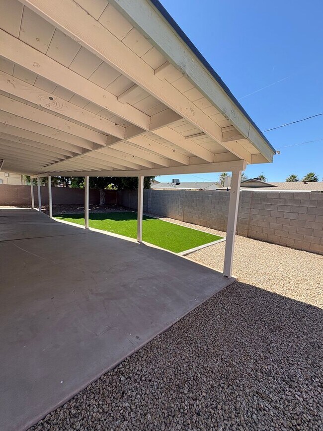 Building Photo - 121 E Santa Cruz Dr