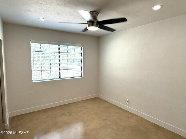 Building Photo - 426 S Stratford Dr