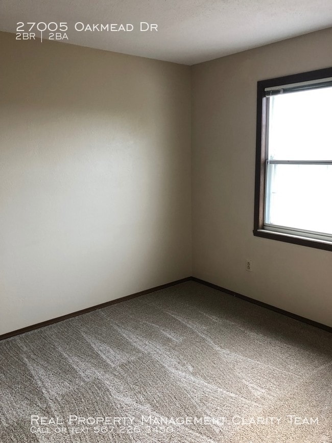 Building Photo - 2 Bed/2 Bath Townhouse in Perrysburg