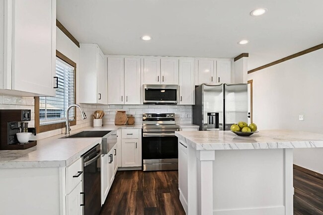 Building Photo - 1609 Swallowtail Dr