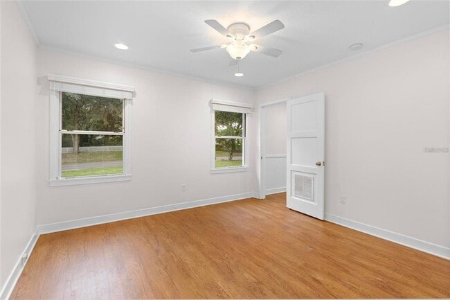 Building Photo - 605 N Amelia Ave