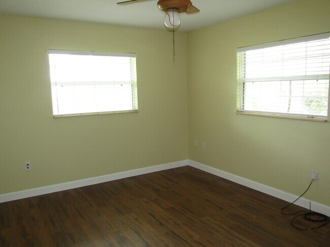 Building Photo - 3160 SE 30th Terrace