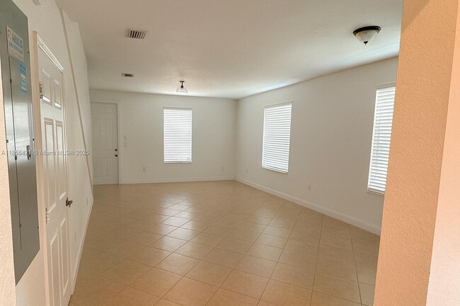 Building Photo - 1130 SW 147th Ave