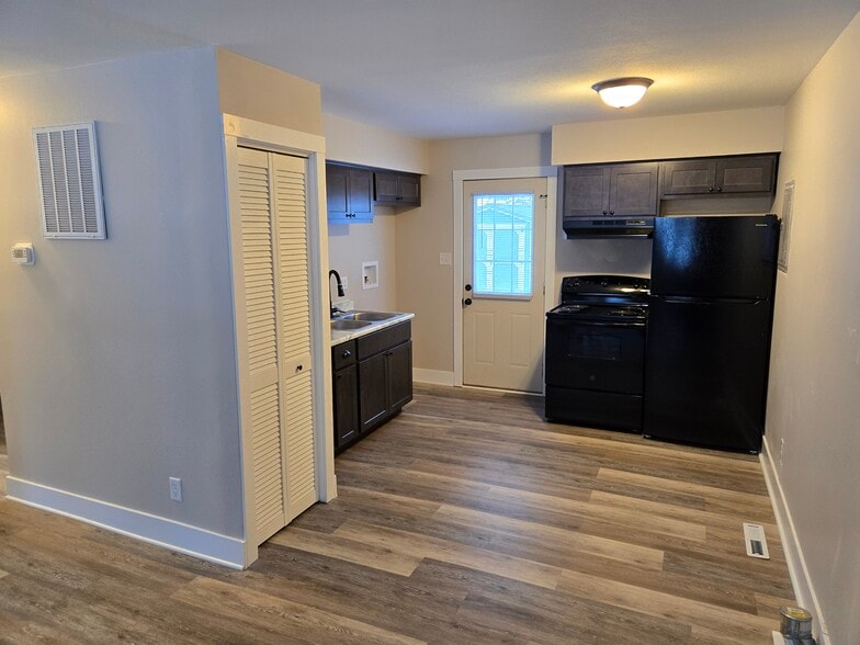 Building Photo - 807 S 15th St