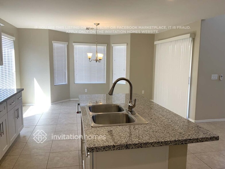 Building Photo - 3812 W Goldmine Mountain Dr