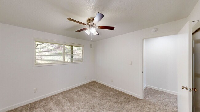 Building Photo - 7 Merrydale Rd