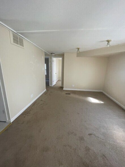 Family room - 3302 Philadelphia Rd