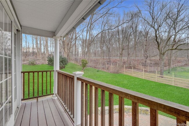 Building Photo - 42 Blydenburgh Ln