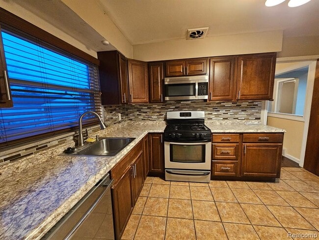 Building Photo - 1501 Silvery Ln
