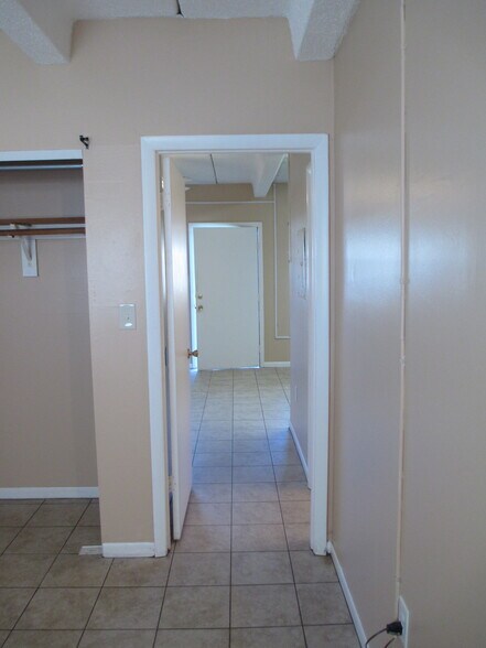 Building Photo - 1713 Dixon Blvd