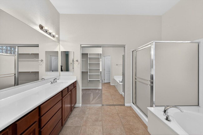 Building Photo - 4385 S Crosscreek Dr