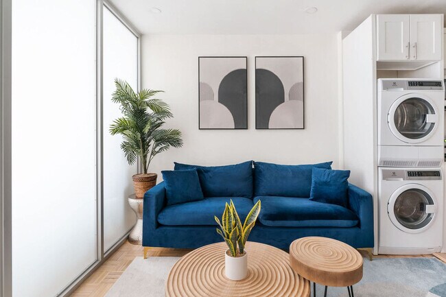 Building Photo - 244 E 75th St