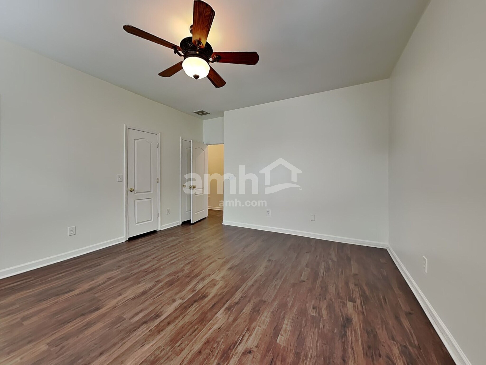 Building Photo - 3439 Silverlake Ct