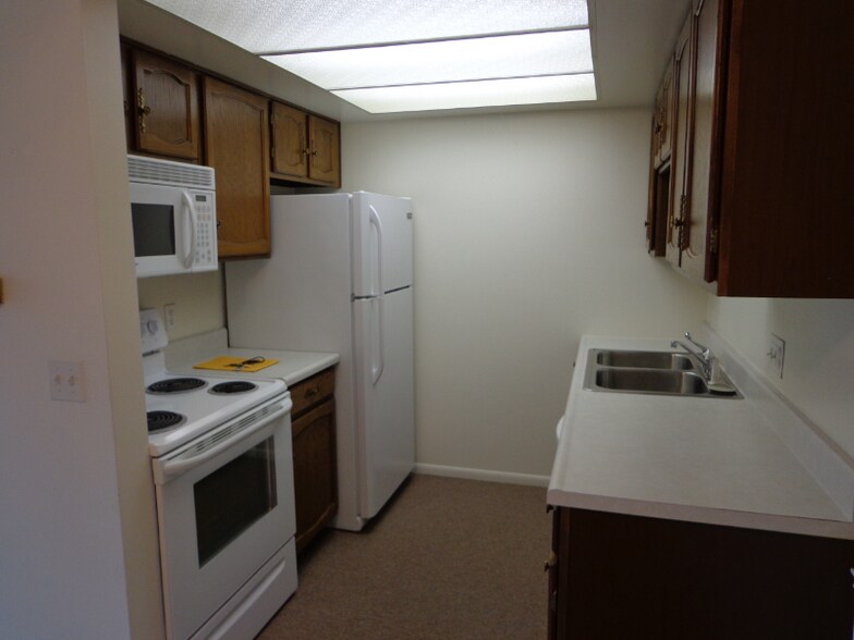Building Photo - 6560 Kingsbridge Dr