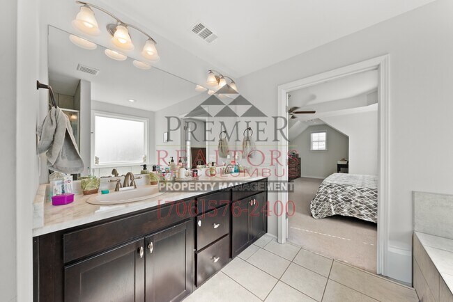Building Photo - 7125 Double Pine Ct
