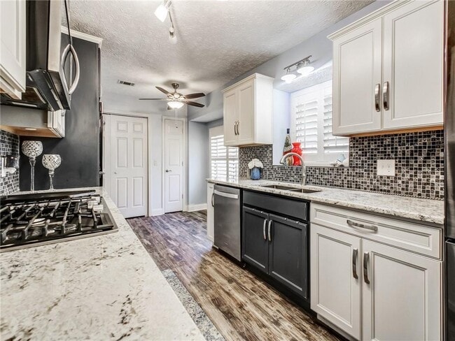 Building Photo - 3840 Forsythia Way