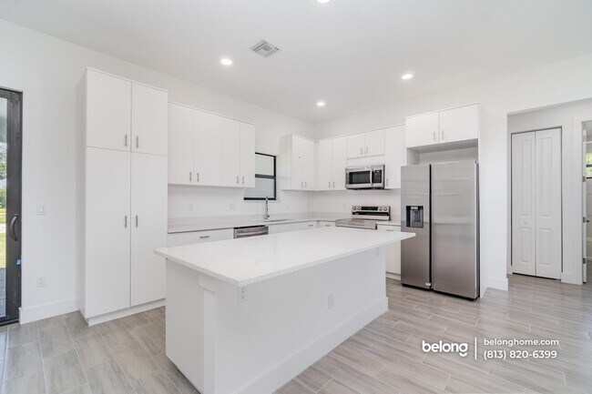 Building Photo - 15633 Lakeland Cir