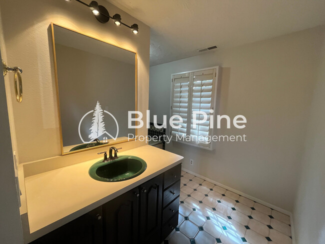 Building Photo - 3267 Merlin Dr