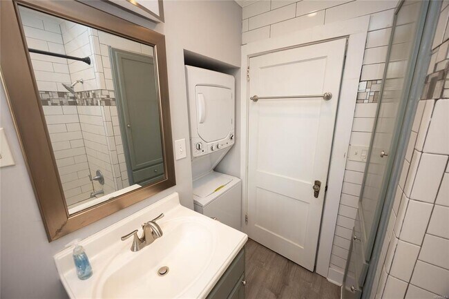 Building Photo - 3355 Lexington Rd