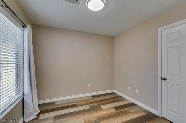 Building Photo - 8233 Shaded Arbors St