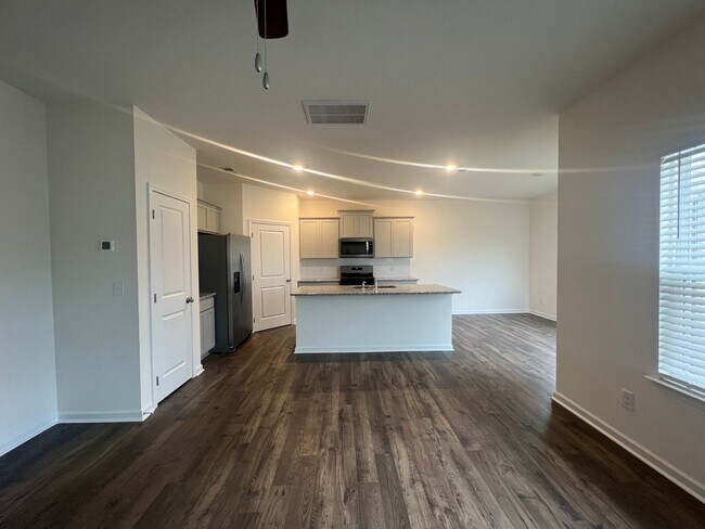 Building Photo - Nice 3 bedroom/2 bath - East Morristown