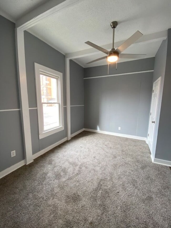Building Photo - 408 W Clay St