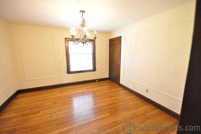 Building Photo - 3201 Indianola Ave