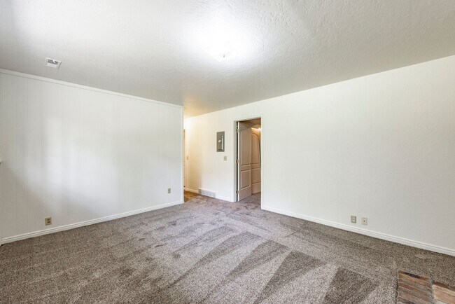 Building Photo - Tranquil Park Meadows Escape with Large Pr...