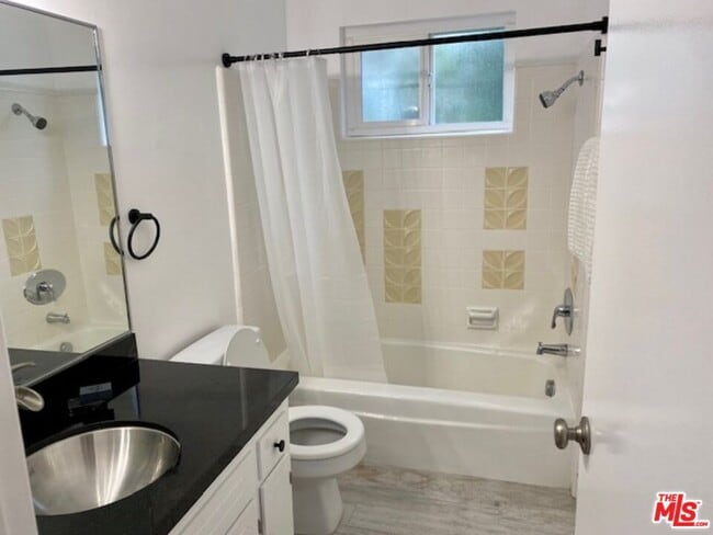 Building Photo - 1010 21st St