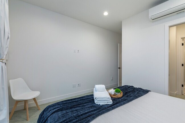 Building Photo - 129 11th Ave E