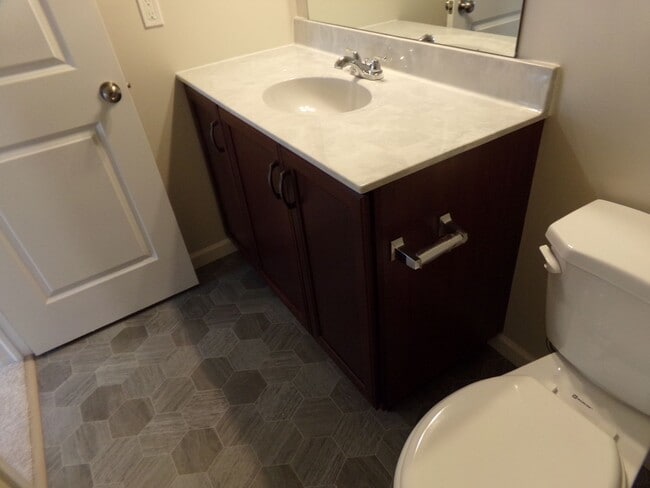 Building Photo - 3 bedroom, 2.5 Bathroom Townhouse in Gray's Pointe Neighborhood