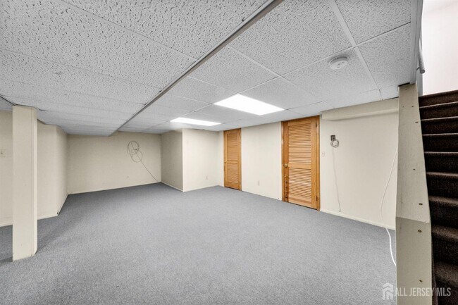 Building Photo - 148 Riverbend Dr