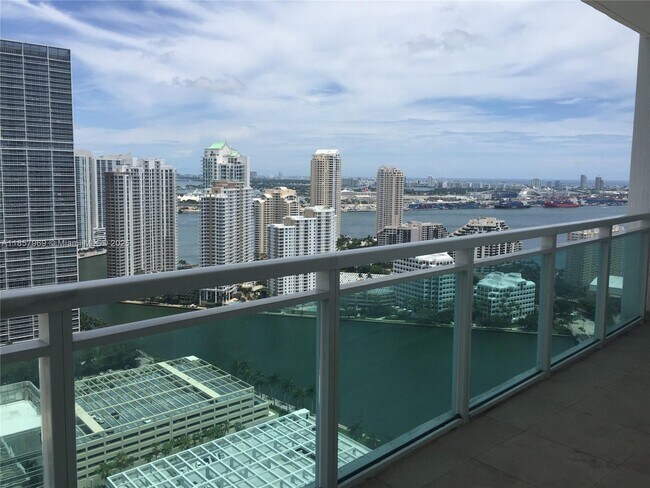 Building Photo - 950 Brickell Bay Dr