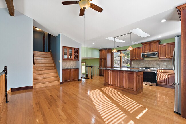 Building Photo - 13050 Meadowview Ln