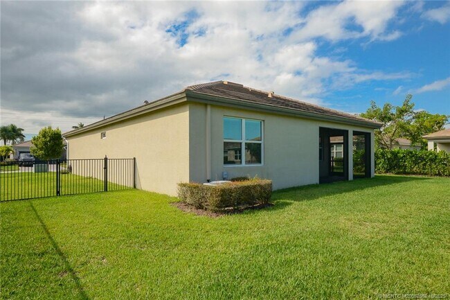 Building Photo - 3451 SW Blackberry Ln