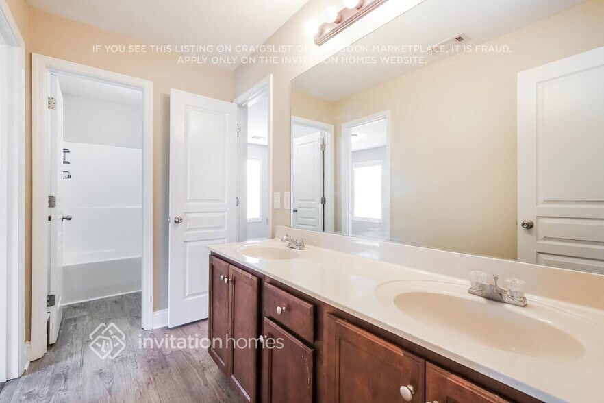 Building Photo - 9435 Dunhill Way