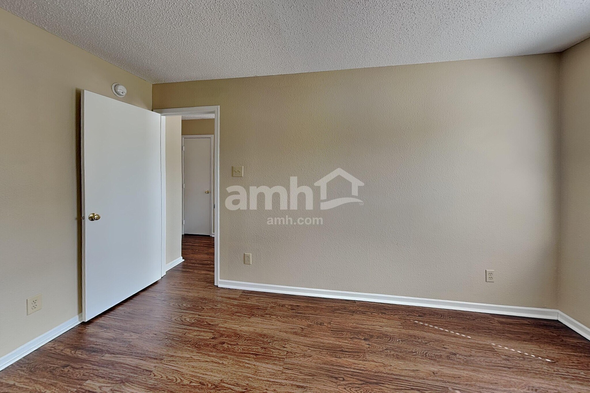 Building Photo - 14470 Forsythia Ln