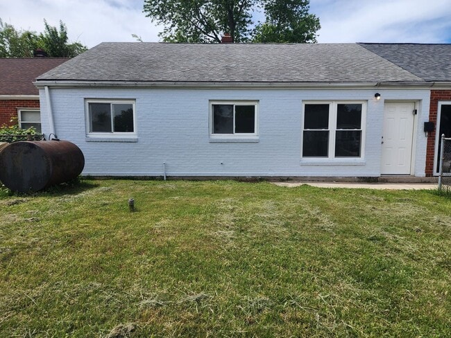 Building Photo - 39 Simonds Dr