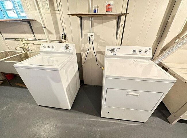 Building Photo - Rancher Style Single Family Home