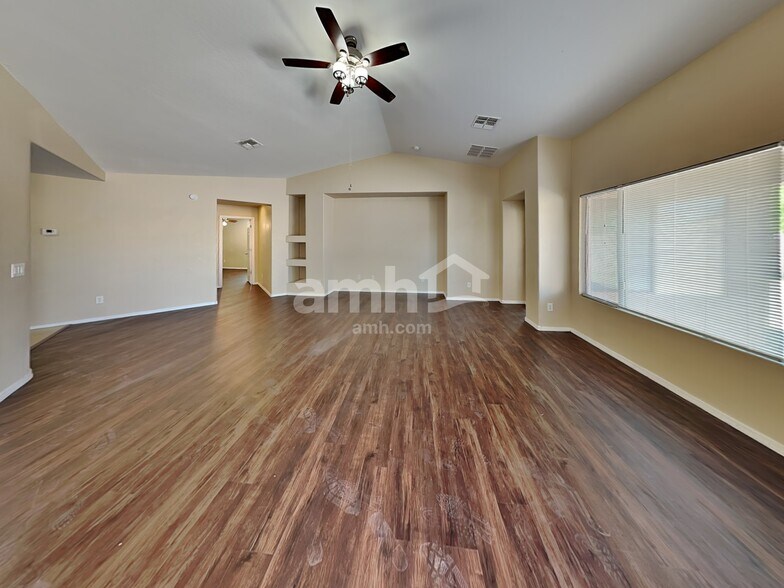 Building Photo - 11369 W Lincoln St