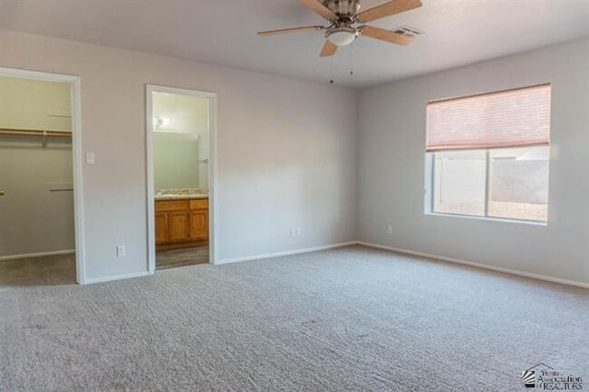 Building Photo - Solar home for Rent!