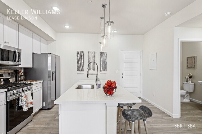 Building Photo - 1539 Spring Water Pt