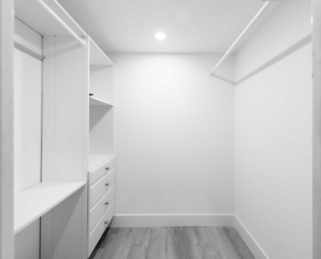 Building Photo - 4501 Fairway Dr N