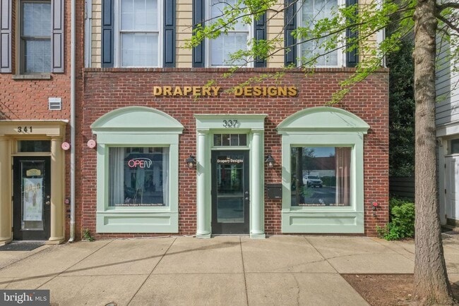 Building Photo - 337 Main St
