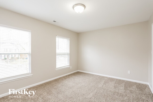 Building Photo - 5 Stepney Ct