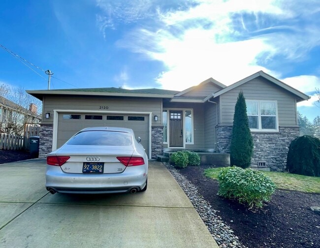 Building Photo - Beautiful Single Story Home!! 3 bed/2 bath with Open Floor Plan and Large Yard!!