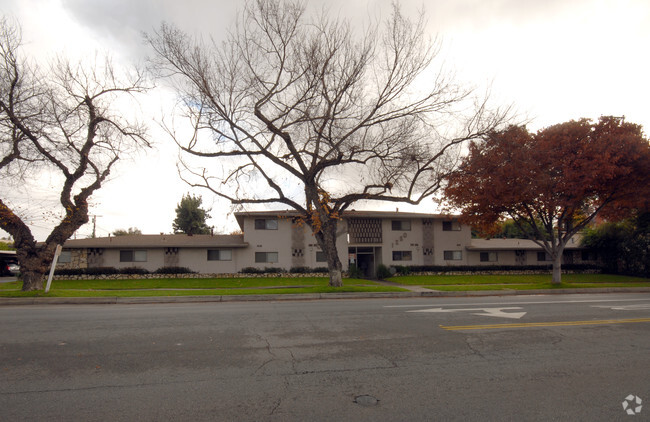 Primary Photo - The Claremont