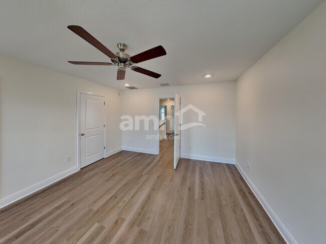Building Photo - 5968 Pinewood Ests Dr