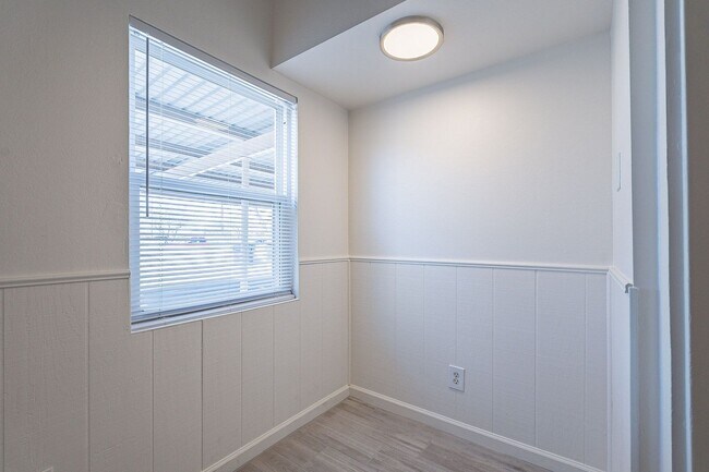 Building Photo - Updated townhome near Central Phx/Biltmore!