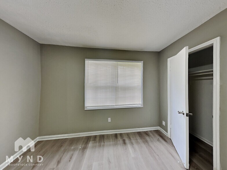 Building Photo - 4014 Hitchcock Dr